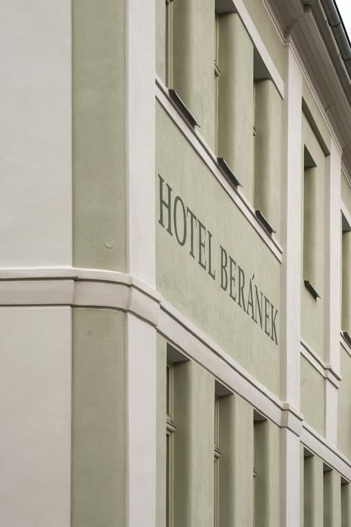 Hotel Beranek Блатна Экстерьер фото