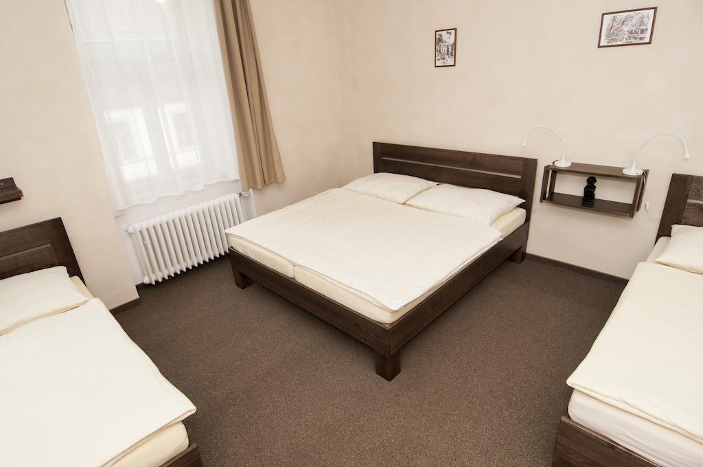 Hotel Beranek Блатна Экстерьер фото