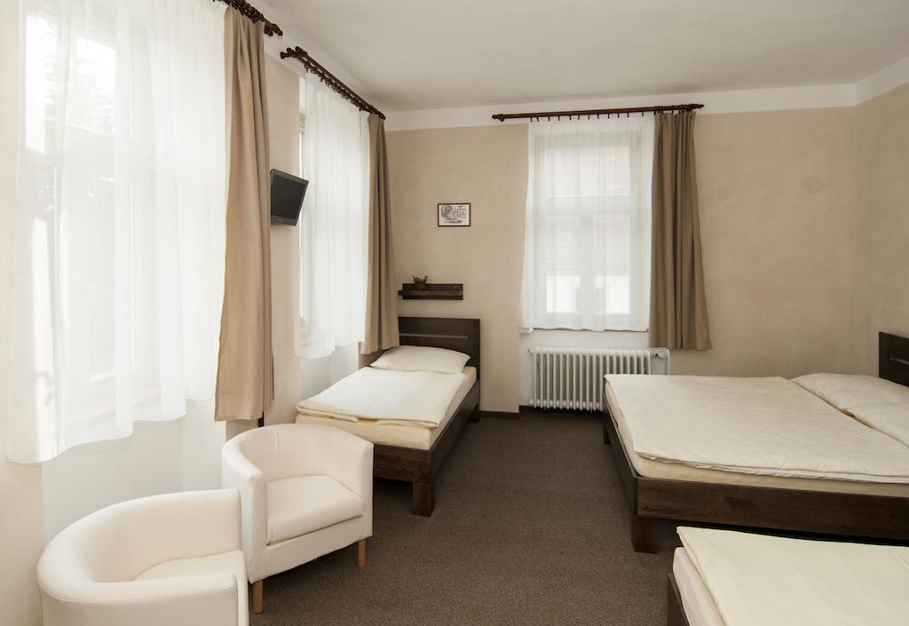 Hotel Beranek Блатна Экстерьер фото