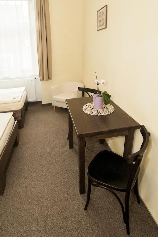 Hotel Beranek Блатна Экстерьер фото