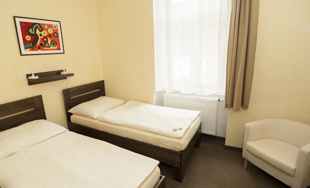 Hotel Beranek Блатна Экстерьер фото