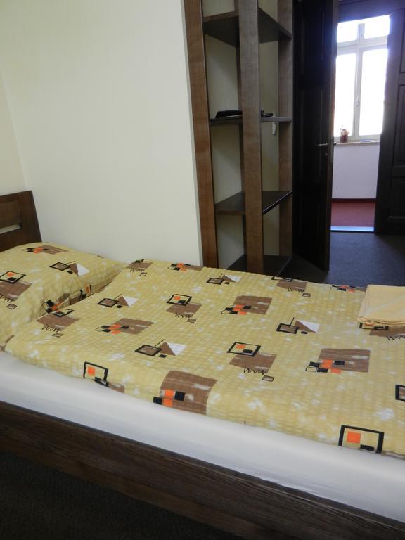 Hotel Beranek Блатна Экстерьер фото