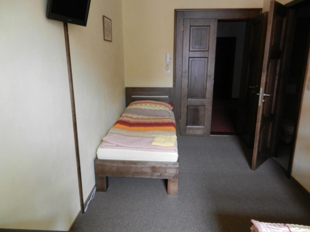 Hotel Beranek Блатна Экстерьер фото