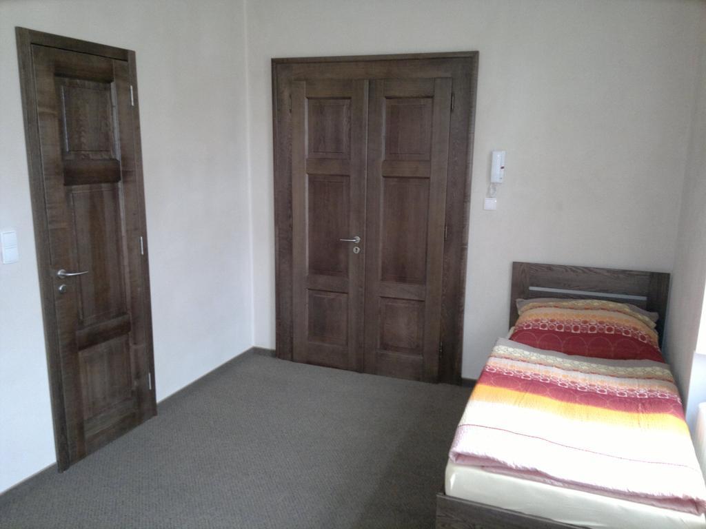 Hotel Beranek Блатна Экстерьер фото